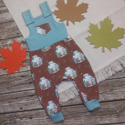 Baby Latzhose mit Bärenmotiv – Stoffwindeltauglich & bequem – Größe 74