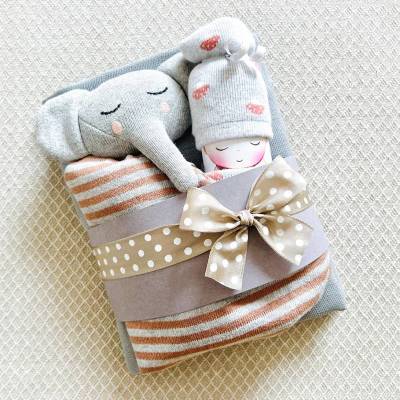 Windelbaby Geschenkset mit Schmusetuch Elefant – Glückwunsch zum Baby oder Enkelkind