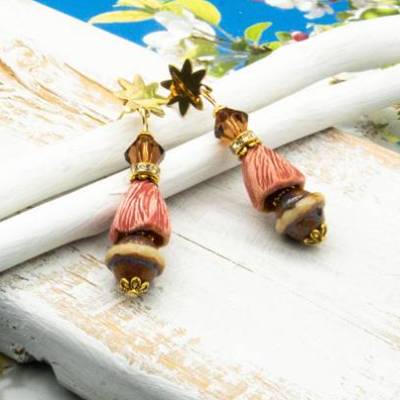 Lässige Keramik Ohrstecker Rot, Braun, Hippie Ohrringe, handgemachter Unikatschmuck, Weihnachtsgeschenk Frau