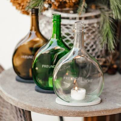 FreundeLicht Windlicht – Nachhaltiges Upcycling-Geschenk aus Bocksbeutel Weinflasche