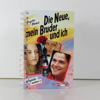 Retro Notizbuch "Die Neue, mein Bruder und ich" aus original Kinderbuch der 90er Jahre in Hardcover