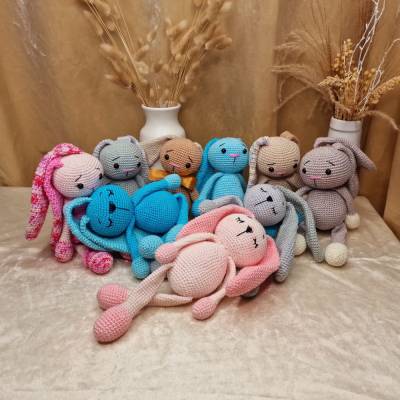 Handgemachte gehäkelte Hasen – Amigurumi Kuscheltiere, Geschenk zur Geburt, Taufe oder Kinderzimmer-Deko