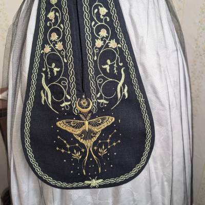 Magische nachtblaue Bauchtasche aus Leinen zum Umbinden mit Stickerei