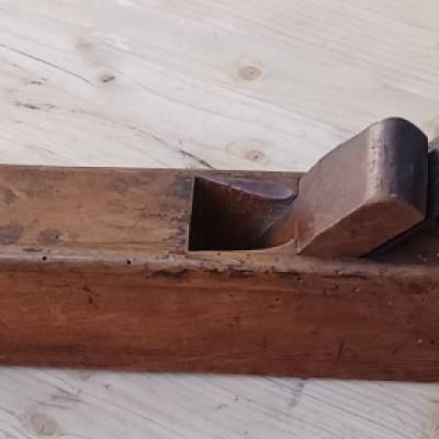 Großer alter Schreiner Hobel aus den 30er Jahren – Buchenholz, 66 cm Länge