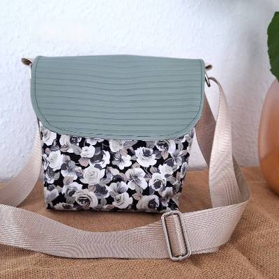 Schultertasche, Damentasche Rosenmuster schwarz-weiß, grün