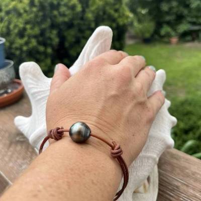 Lederarmband mit großer echter Perle