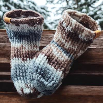 Handgefertigte gehäkelte Gammlos/Hüttenschuhe – Größe 42-44, kuschelweich & warm