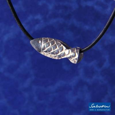 Anhänger Fisch 3, aus 935 Silber an Lederriemen – Geschenk für Angler oder Konfirmanten