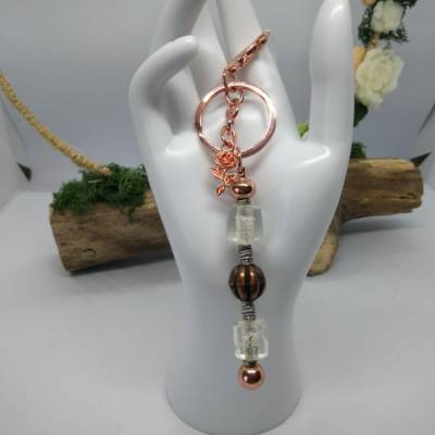 Schlüsselanhänger Eisrose – Roségoldener Karabiner & eisfarbene Glasperlen, Unikat, personalisierbar