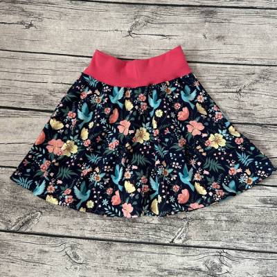 wunderschöner Rock / Drehrock gr.122 Blumen & Vögel