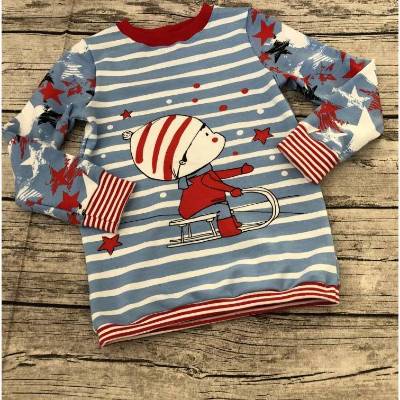 Süßes Sweatshirt / Pulli Gr. 110/116 für Jungen – Winterkinder, Schlitten & Sterne