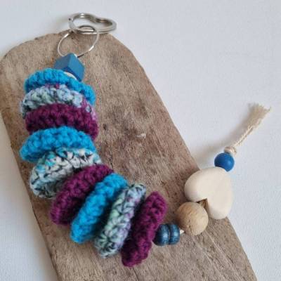 Schlüsselanhänger in Wurm oder Raupenform mit Herz