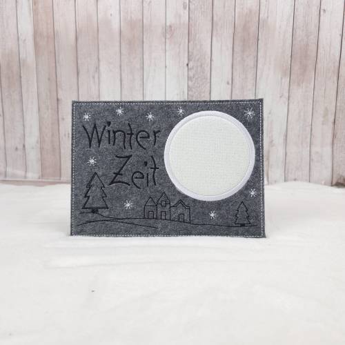 Tassenteppich Winterzeit – Handgefertigter MugRug Untersetzer als stilvolle Geschenkidee