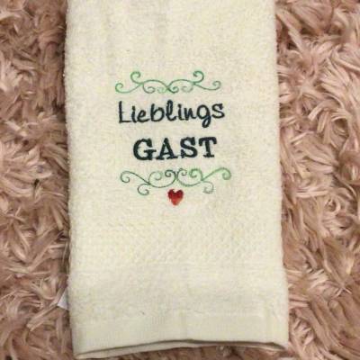 Bestickte Gästehandtücher personalisiert Unikate - Lieblingsgast Creme 