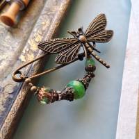 Schalnadel Libelle Grün Opal im Jugendstil, Tuchbrosche mit böhmischen Glasperlen in Grüntönen N-7-AB-44