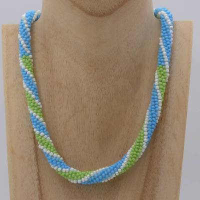Sommerkette, Häkelkette, weiss grün türkis, 43 cm, Halskette aus Rocailles, Glasperlen gehäkelt, Spirale