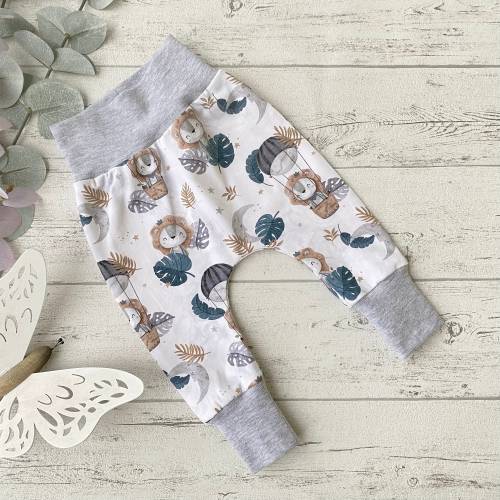 Babyhose Löwe & Mond aus Bio-Jersey, Wunschgröße 56 bis 92