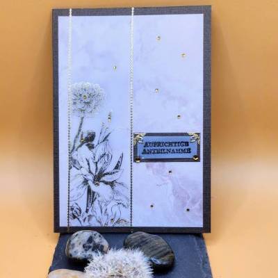 Stilvolle Trauerkarte mit Blumenmuster – Beileidskarte & Kondolenzkarte