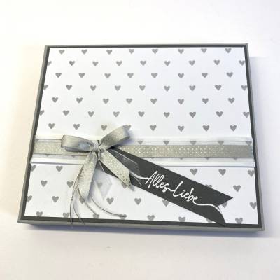 Kleine Wellnessbox, Handgemachte Geschenkverpackung aus Tonkarton mit Badesalz, Schokolade & Grußkärtchen