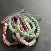 „Autumn Greenery“ - Farbenfrohe Armbänder mit märchenhaften Edelsteinen