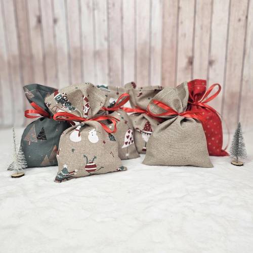 Handgemachte Adventskalendersäckchen aus Stoff – Adventskalender zum Befüllen