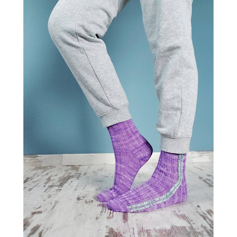 Strickanleitung "Lines" Stylische Socken mit Seitenstreifen – bequem wie deine Lieblingsjogginghose! Bild 10