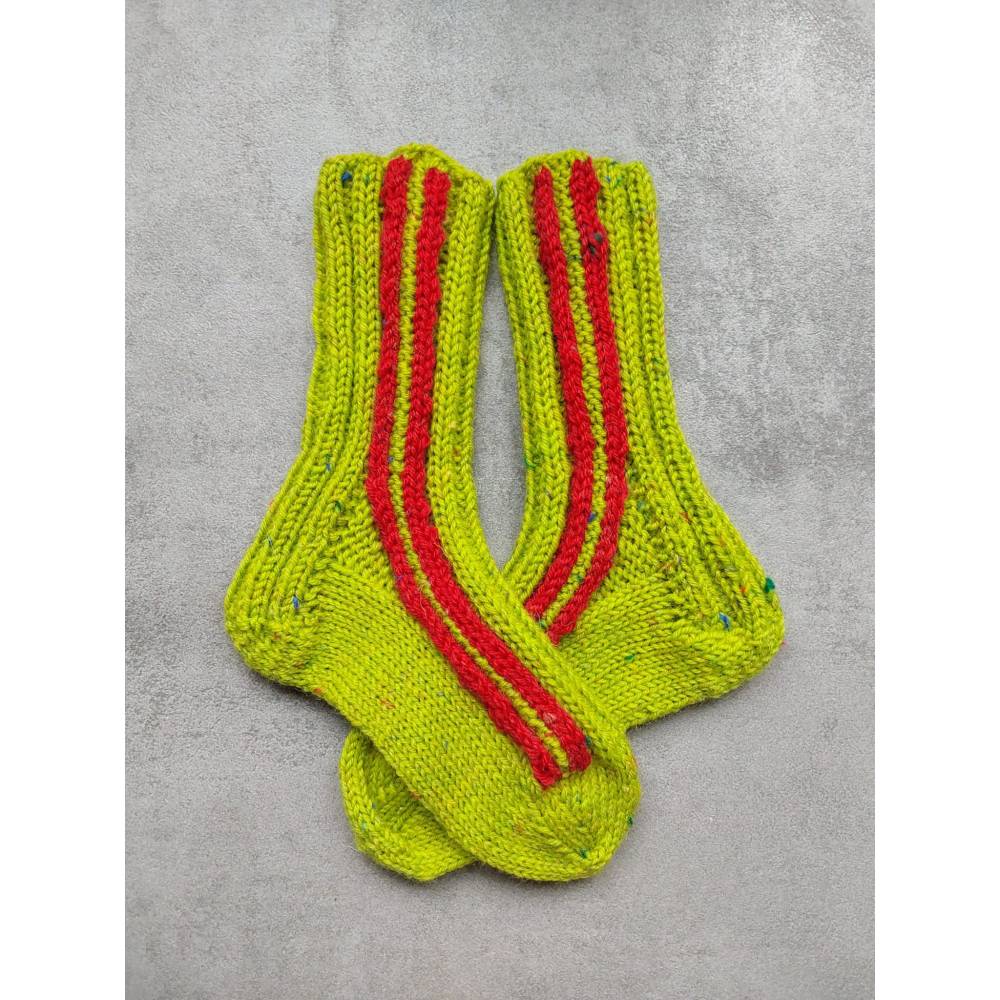 Strickanleitung "Lines" Stylische Socken mit Seitenstreifen – bequem wie deine Lieblingsjogginghose! Bild 3