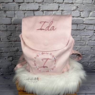 Kinder Rucksack mit Blumenkranz, Initial & Namen bestickt I personalisierter Kinderrucksack I Kita Tasche in 5 Farben 