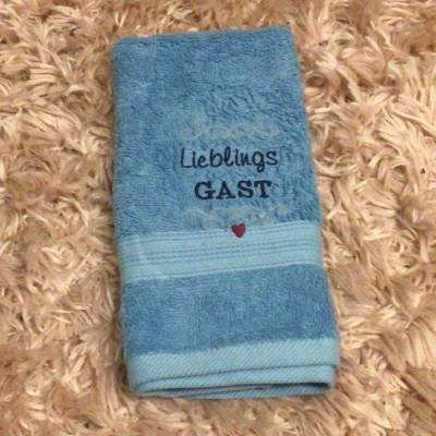 Bestickte Gästehandtücher personalisiert Unikate - Lieblingsgast Hellblau