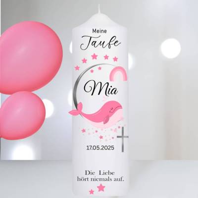 Die Taufkerze "Wallfisch" mit ihren strahlenden blauen Farben ist ein ideales Taufgeschenk sowohl für Jungen und Mädchen