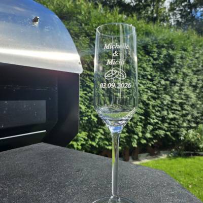 Sektglas mit Gravur Personalisiert – Geschenk Hochzeit – Individuell mit Namen & Datu
