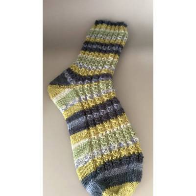 Handgestrickte Socken Gr. 38/39 – Bunte Wollsocken mit Muster & Bumerangferse