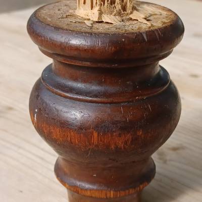 Alte Möbelfüße aus Buchenholz – Vintage Möbelbeine der 20er Jahre für Restaurierung