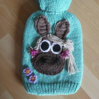 Gestrickter Wärmflaschenbezug - Motiv Pferd inkl. Wärmflasche