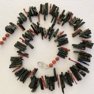 Schwarze Achatkette mit Koralle & Zuchtperlen, 65 cm, Handarbeit, Geschenk für Damen & Herren