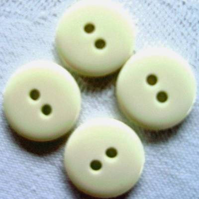 4 Vintage-Knöpfe in Creme - 2-Loch-Knöpfe - aus den 70er Jahren