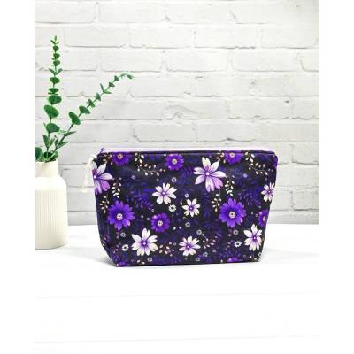 Projekttasche „Viola Night“ – Stricktasche mit Nadelgarage & Innentasche für 15–20 cm Nadeln & 200 g Wolle | Knit 'n Keep
