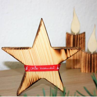 Stern aus Fichtenholz, rustikal geflammt mit rotem Satinband "Frohe Weihnachten" / Holzstern