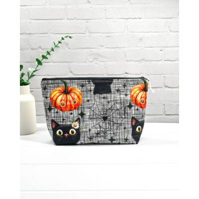 Knit’n Keep Projekttasche „Black Cat Magic“ – Handgemachte Stricktasche mit Nadelgarage