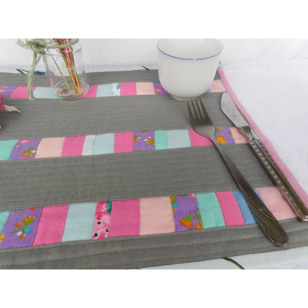 graues Tischset mit bunten Streifen , Platzmatte Patchwork Quilt , Tischset Stoff