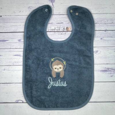 Babylätzchen mit Faultier und Namen bestickt I personalisiertes Baby Lätzchen I verschiedene Farben I 30x45 cm