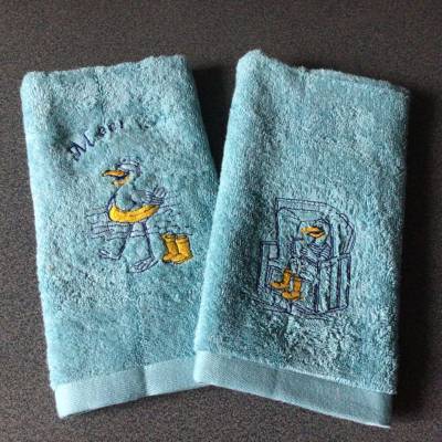 2er Set , Bestickte Gästehandtücher hellblau personalisiert - Möwe im Strandkorb/ Wasser 