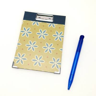 Klemmbrett DIN A6 mit Blumenmuster – Schreibunterlage 12,0 x 17,0 cm – Handgefertigt