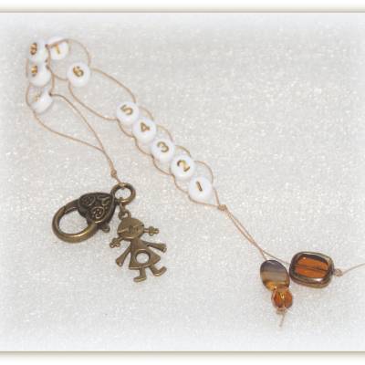 Reihenzählerkette mit mit Karabiner und Zierelementen, Rundenzähler Kette