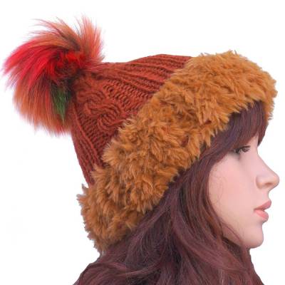 Handgestrickte Wintermütze Fuchs – Kratzfreie Bommelmütze mit Kunstfell Pompon für Damen