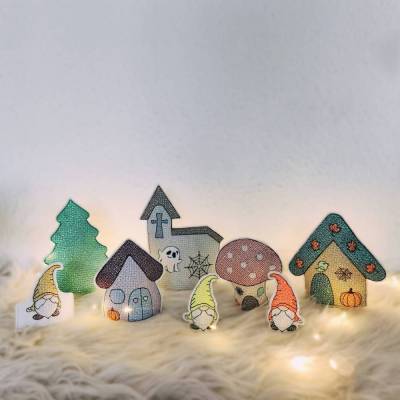 Stickdatei Herbst Dorf Halloween Lichthaus – Häuser, Kirche, Tanne & Wichtel In the Hoop Set 2588