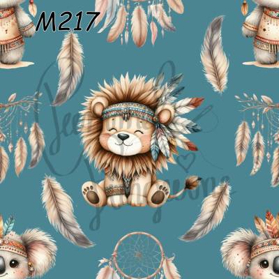M217„Sanfter Boho-Löwe & Koala – Zartes Kinderstoff-Design mit Federn & Kuschelstimmung“