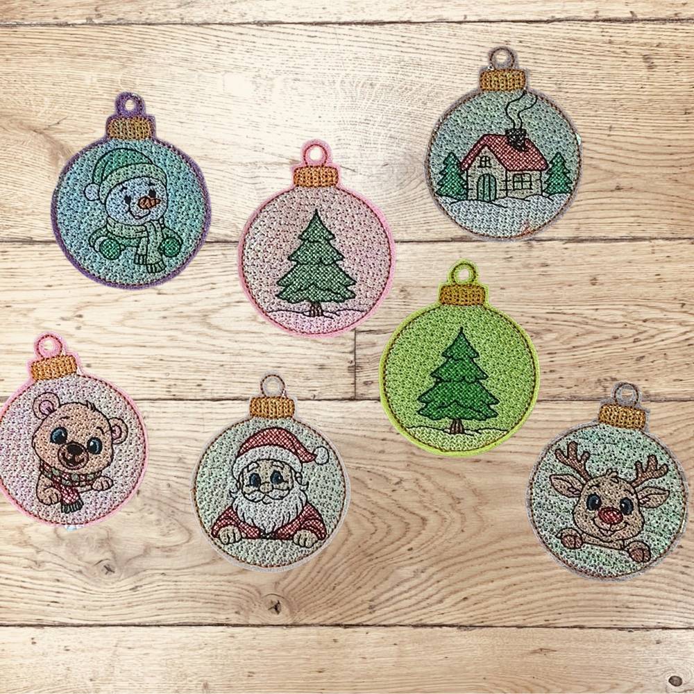 Stickdatei Weihnachten Baum-Geschenk-Anhänger Set 2599 ITH – festliche Weihnachtsanhänger Bild 1