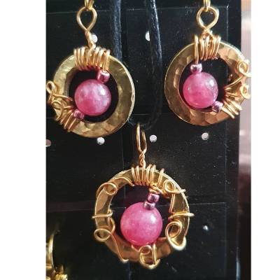 SCHMUCKSET, Ohrhänger mit Kette aus gehämmertem Messing– Zeitloser Drahtschmuck, handgefertigt, individuell
