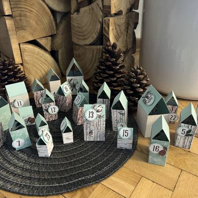 Handgemachter Adventskalender in Häuschenform zum selbst befüllen – winterliche Vogelmotive - perfekt als Weihnachsdeko